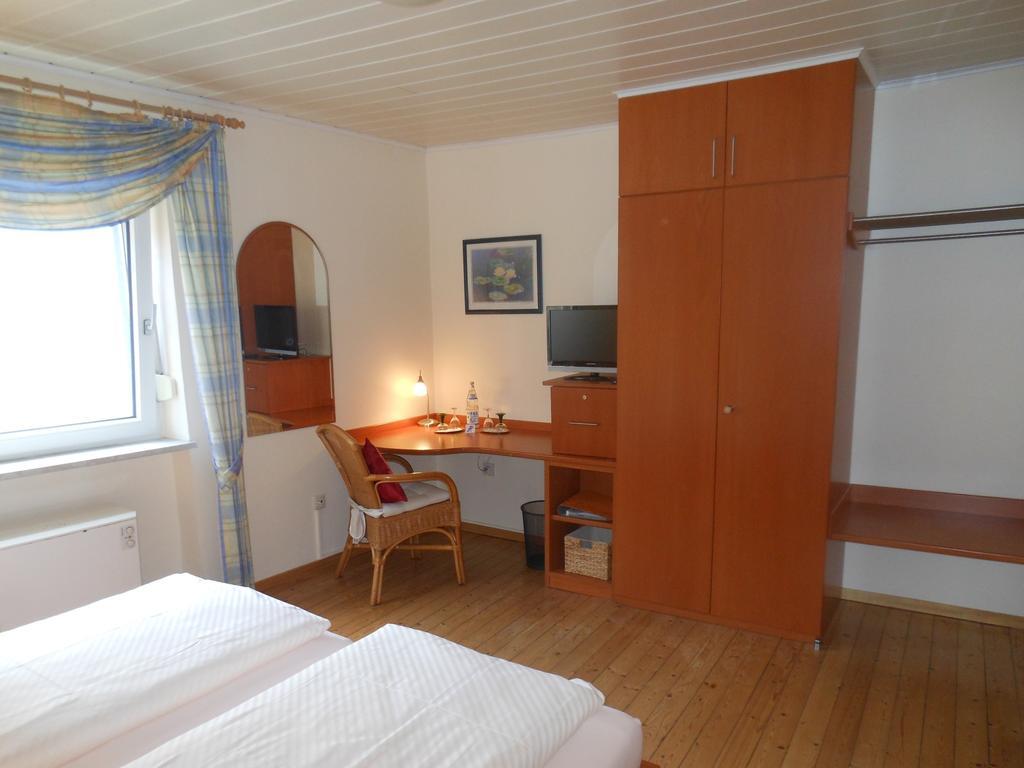 Wein- Und Gaestehaus M. Bai Mesenich Rum bild